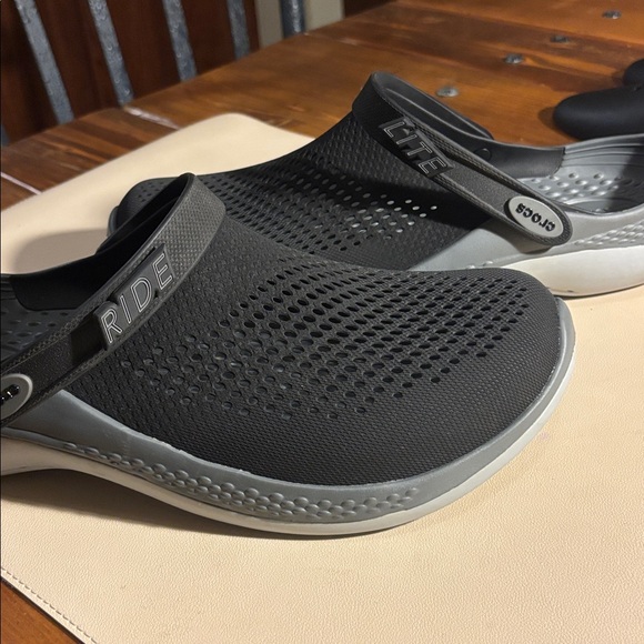 CROCS Lite Ride Men's Black Clog with Gray Trim - Picture 9 of 9
